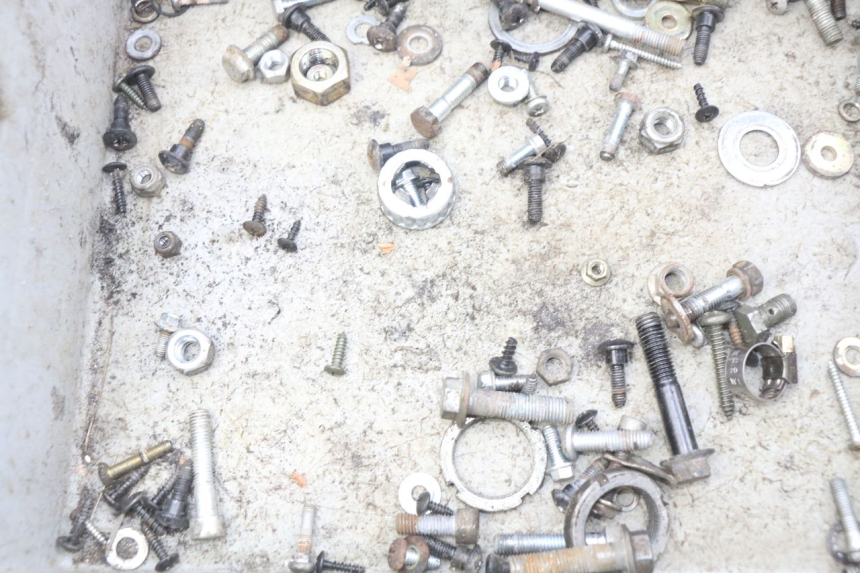 photo de TORBA ZESTAW ŚRUB I WKRĘTÓW PIAGGIO FLY 2T 50 (2004 - 2017) - Zoom stanu zużycia