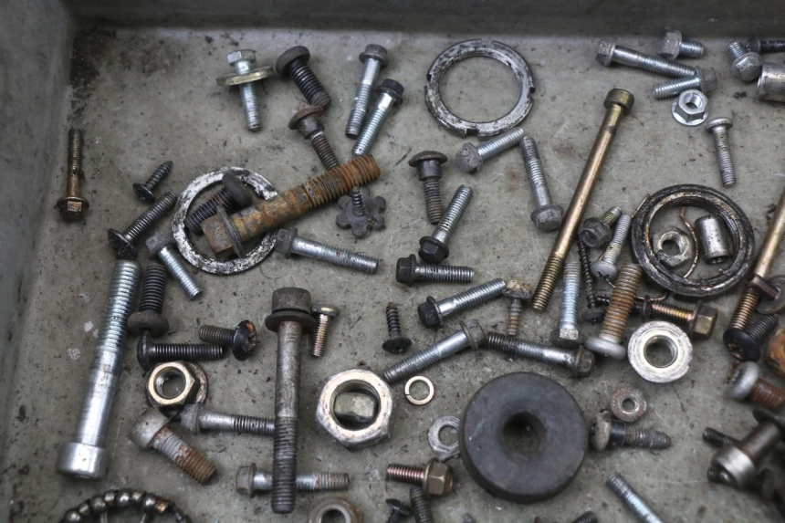 photo de TORBA ZESTAW ŚRUB I WKRĘTÓW PIAGGIO FLY 4T 50 (2004 - 2010) - Szczegół części