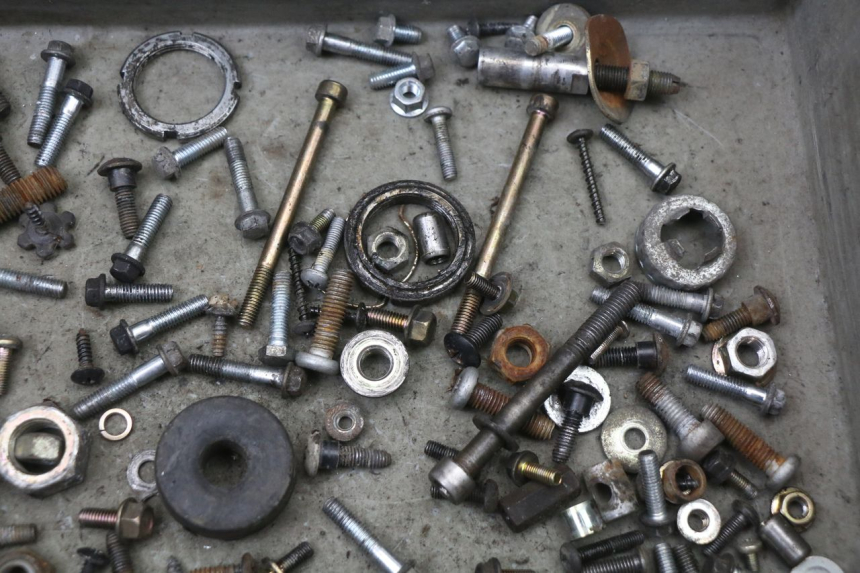 photo de TORBA ZESTAW ŚRUB I WKRĘTÓW PIAGGIO FLY 4T 50 (2004 - 2010) - Zoom stanu zużycia