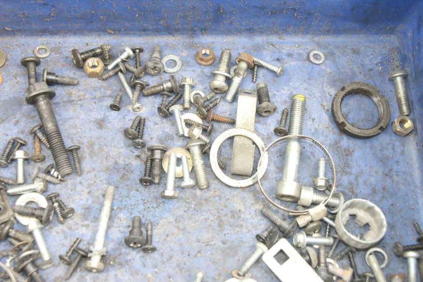 photo de WOREK ŚRUB I WKRĘTÓW PIAGGIO FLY 125 (2005 - 2012) - Inny kąt widzenia