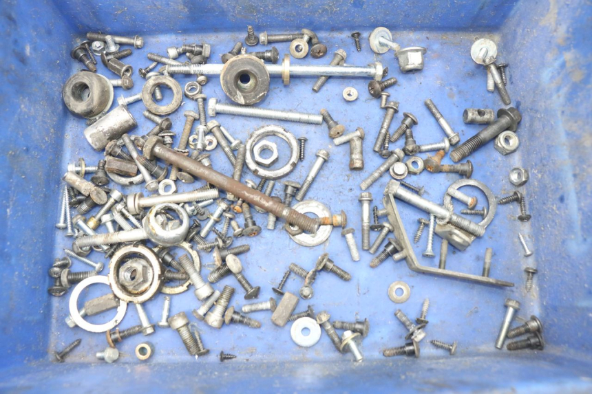 photo de WOREK Z ŚRUBAMI I WKRĘTAMI PIAGGIO FLY 100 (2006 - 2010) - Widok główny