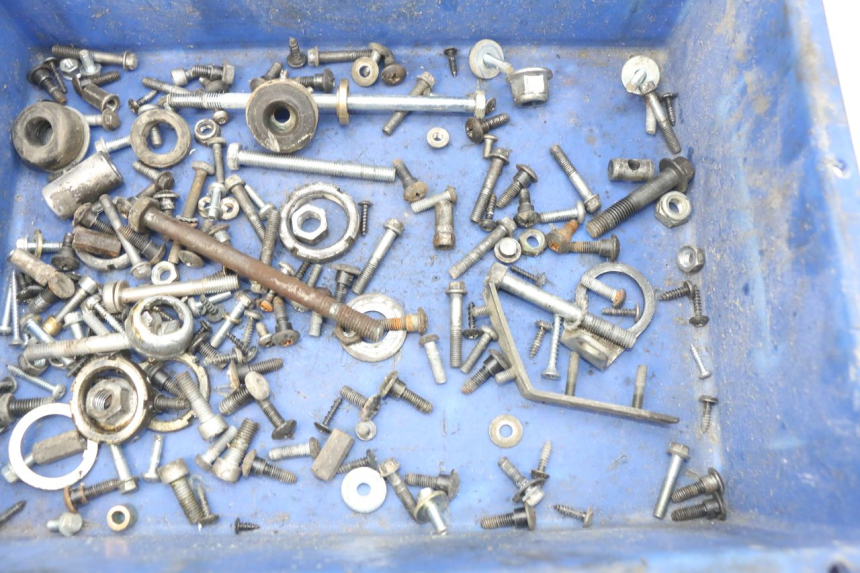 photo de WOREK Z ŚRUBAMI I WKRĘTAMI PIAGGIO FLY 100 (2006 - 2010) - Szczegół części