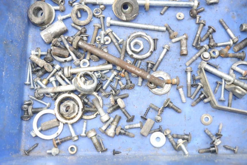 photo de WOREK Z ŚRUBAMI I WKRĘTAMI PIAGGIO FLY 100 (2006 - 2010) - Zoom stanu zużycia