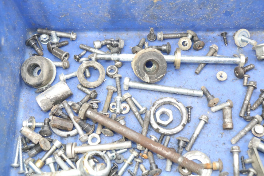 photo de WOREK Z ŚRUBAMI I WKRĘTAMI PIAGGIO FLY 100 (2006 - 2010) - Inny kąt widzenia