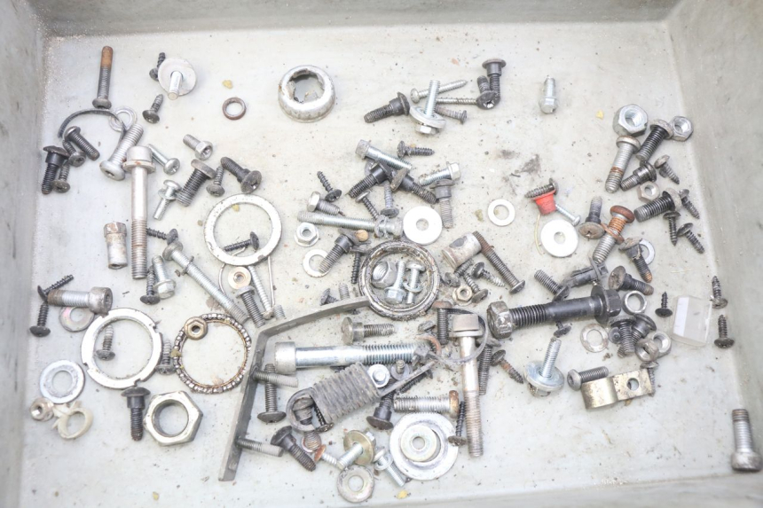 photo de WOREK Z ŚRUBAMI I WKRĘTAMI PIAGGIO FLY 100 (2006 - 2010) - Szczegół części