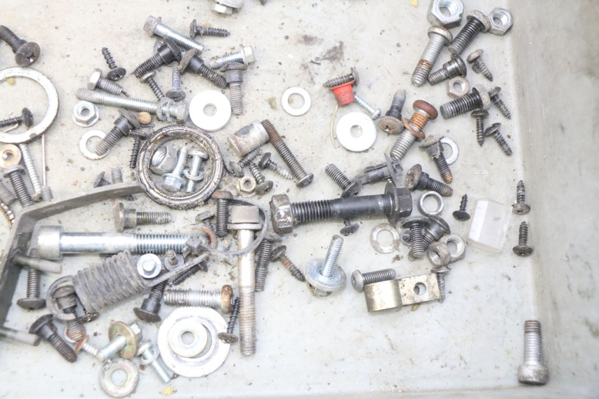 photo de WOREK Z ŚRUBAMI I WKRĘTAMI PIAGGIO FLY 100 (2006 - 2010) - Zoom stanu zużycia