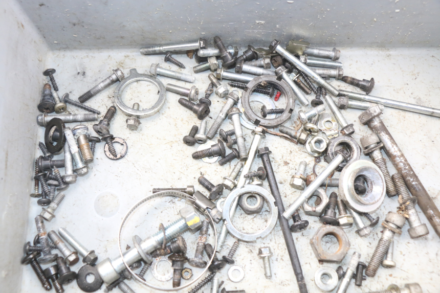 photo de TORBA ZESTAW ŚRUB I WKRĘTÓW PIAGGIO FLY IE 125 (2012 - 2017) - Zoom stanu zużycia