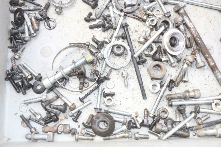 photo de TORBA ZESTAW ŚRUB I WKRĘTÓW PIAGGIO FLY IE 125 (2012 - 2017) - Inny kąt widzenia