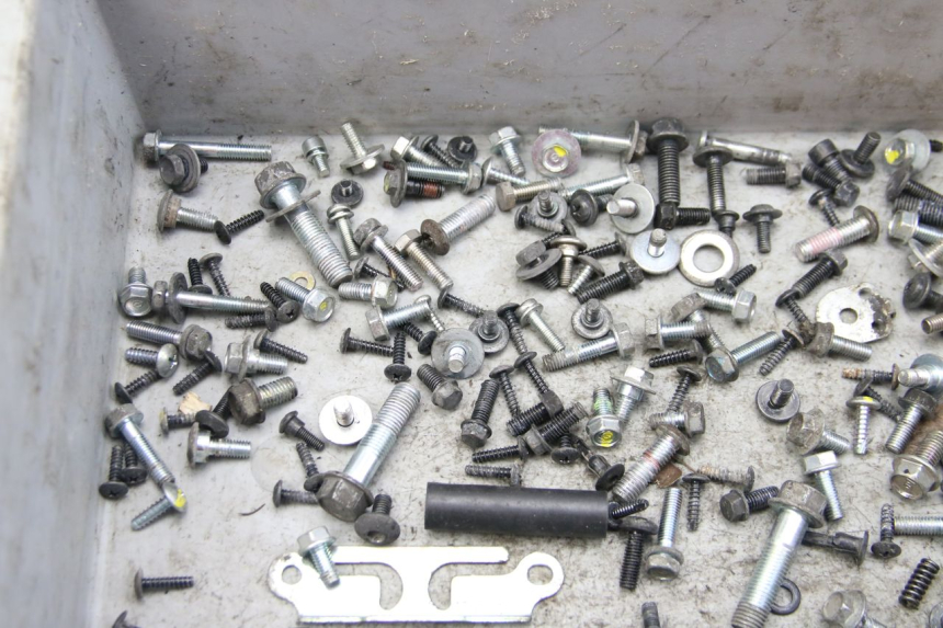 photo de WOREK Z ŚRUBAMI I WKRĘTAMI HONDA FORZA 125 (2015 - 2016) - Inny kąt widzenia