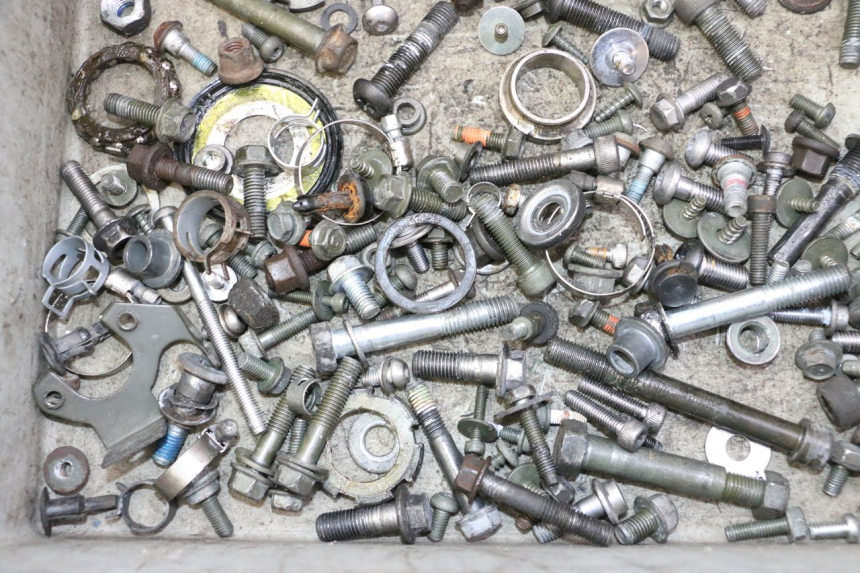 photo de WOREK ŚRUB I ŚRUBEK YAMAHA FZ6 FAZER S2 600 (2007 - 2011) - Zoom stanu zużycia