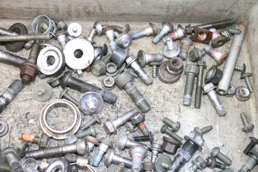 photo de WOREK ŚRUB I ŚRUBEK YAMAHA FZ6 FAZER S2 600 (2007 - 2011) - Inny kąt widzenia