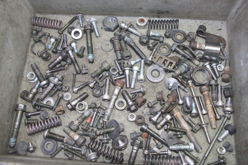 photo de WOREK ŚRUB I WKRĘTÓW YAMAHA FZ6 N FAZER 600 (2004 - 2006) - Widok główny