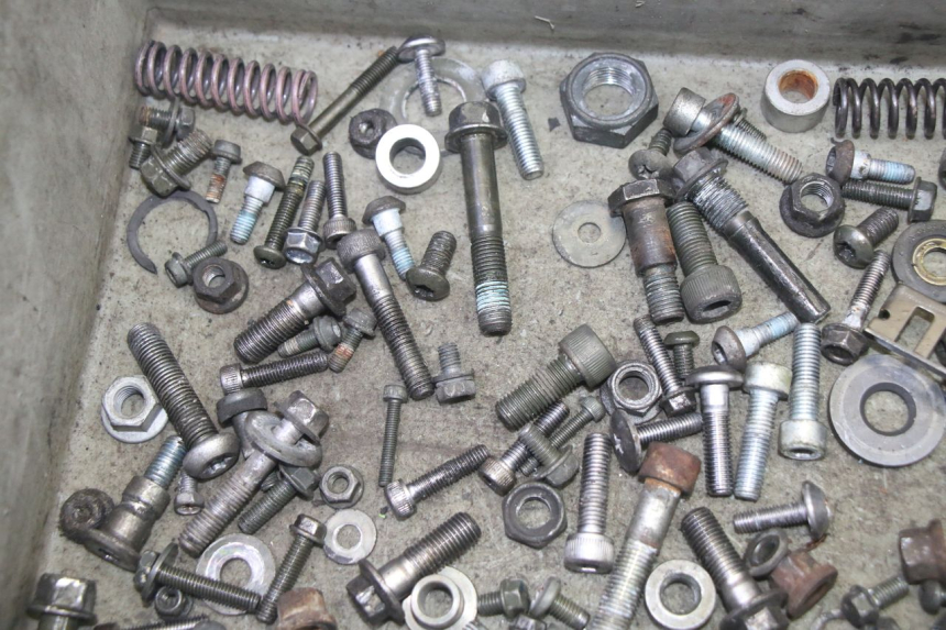 photo de WOREK ŚRUB I WKRĘTÓW YAMAHA FZ6 N FAZER 600 (2004 - 2006) - Szczegół części