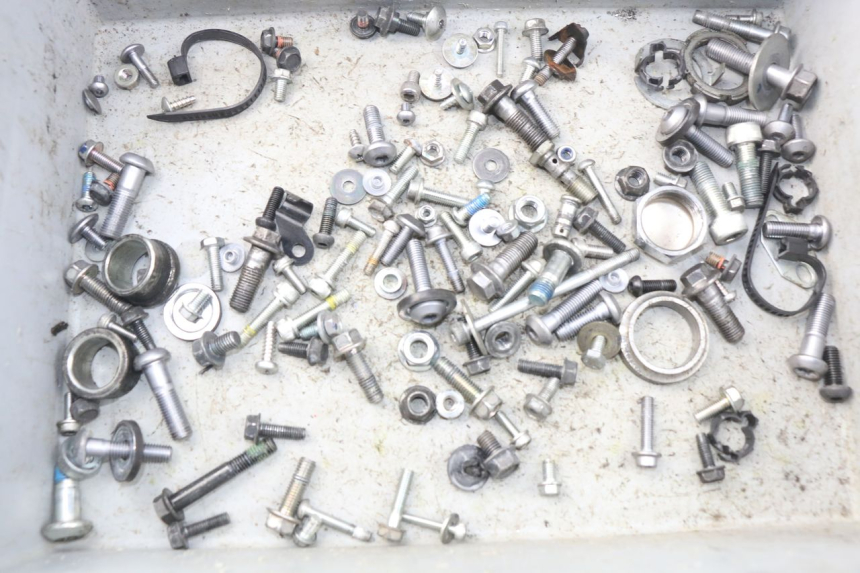 photo de WOREK ŚRUB I ŚRUBEK YAMAHA FZ8 800 (2010 - 2016) - Szczegół części