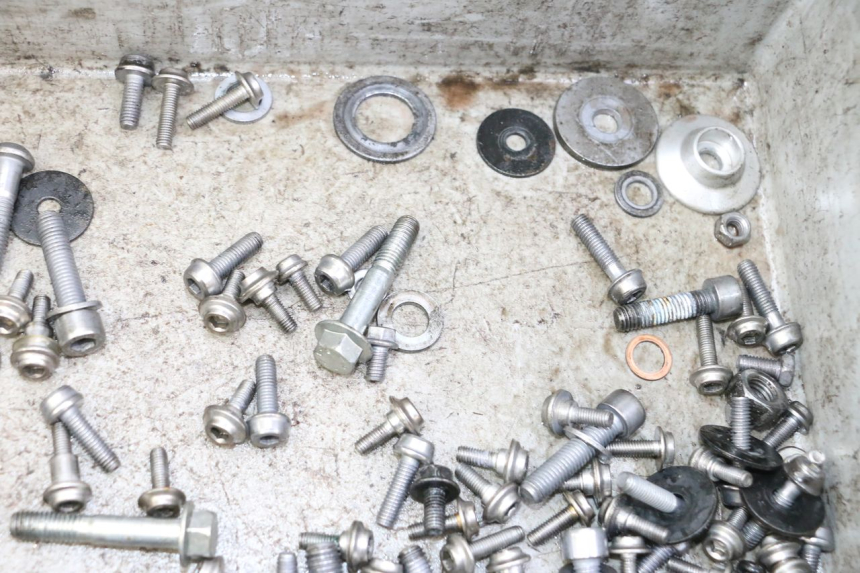 photo de WOREK ŚRUB I ŚRUBEK BMW G310 R 310 (2016 - 2020) - Inny kąt widzenia