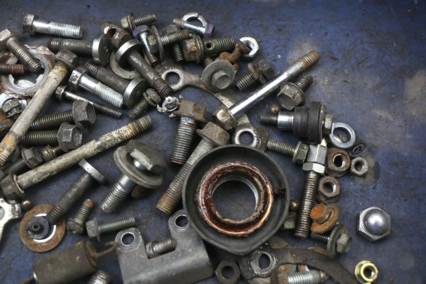 photo de WOREK ŚRUB I ŚRUBEK SUZUKI GN 125 (1997 - 2000) - Zoom stanu zużycia