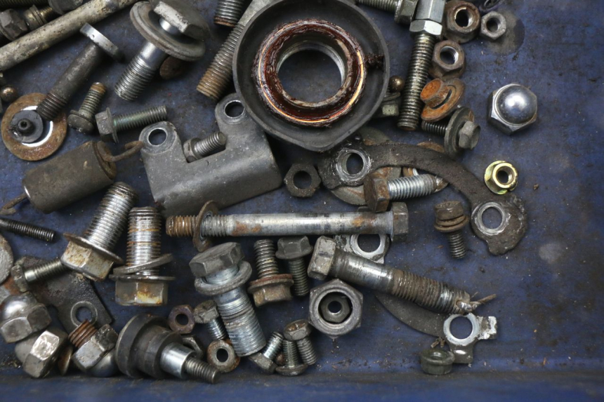 photo de WOREK ŚRUB I ŚRUBEK SUZUKI GN 125 (1997 - 2000) - Zbliżenie techniczne