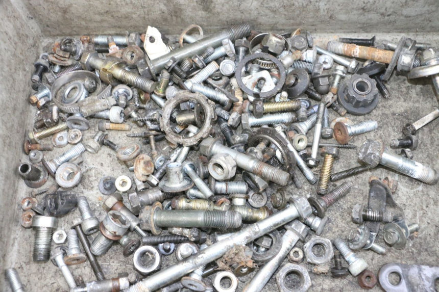 photo de WOREK ŚRUB I WKRĘTÓW KAWASAKI GPX R WARBIRD 600 (1988 - 1993) - Zoom stanu zużycia