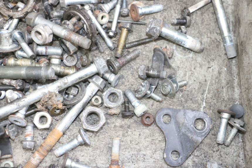 photo de WOREK ŚRUB I WKRĘTÓW KAWASAKI GPX R WARBIRD 600 (1988 - 1993) - Zbliżenie techniczne