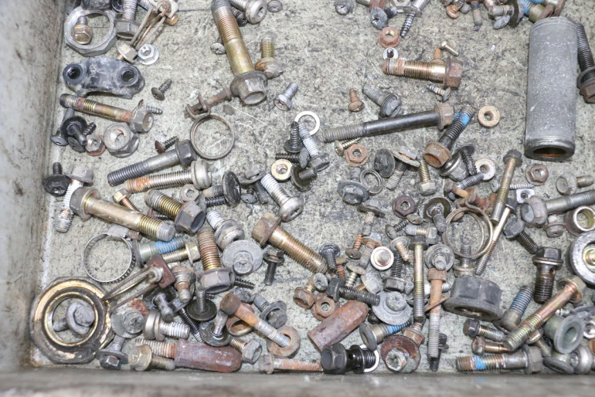 photo de WOREK ŚRUB I WKRĘTÓW KYMCO GRAND DINK 125 (2002 - 2007) - Inny kąt widzenia