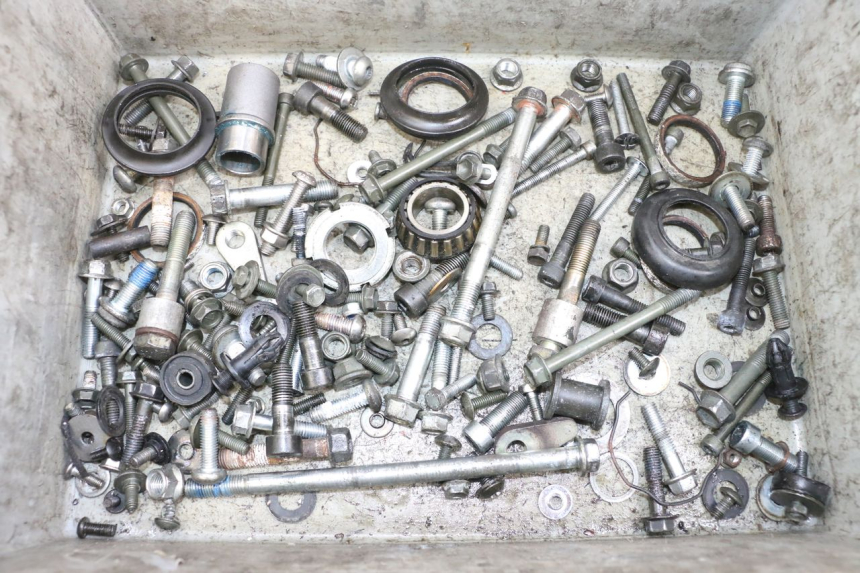 photo de WOREK ŚRUB I WKRĘTÓW SUZUKI GSF N BANDIT 600 (1996 - 1999) - Widok główny