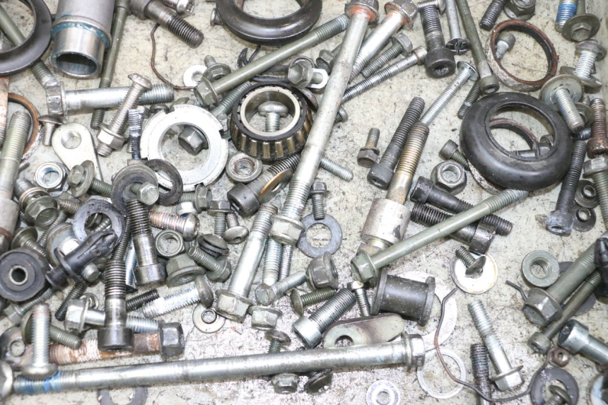 photo de WOREK ŚRUB I WKRĘTÓW SUZUKI GSF N BANDIT 600 (1996 - 1999) - Szczegół części