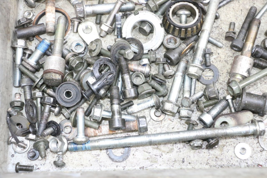 photo de WOREK ŚRUB I WKRĘTÓW SUZUKI GSF N BANDIT 600 (1996 - 1999) - Inny kąt widzenia