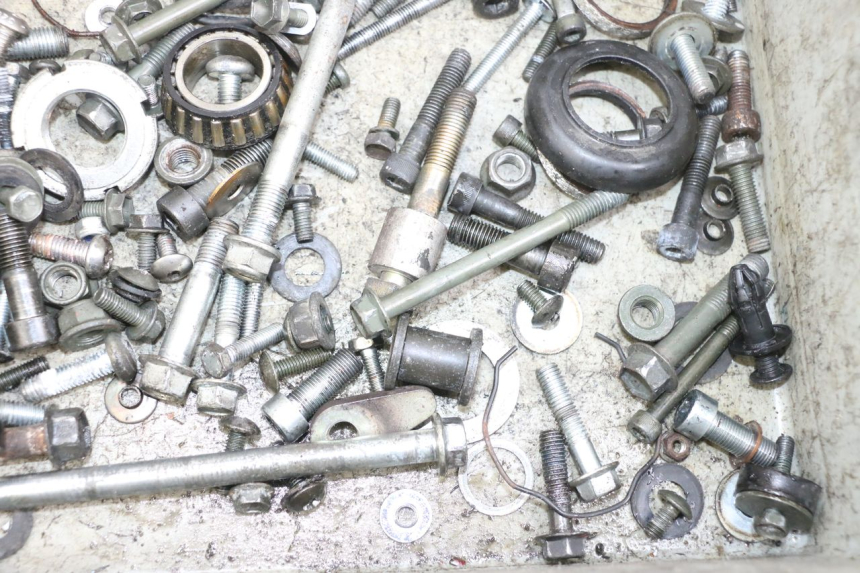 photo de WOREK ŚRUB I WKRĘTÓW SUZUKI GSF N BANDIT 600 (1996 - 1999) - Zbliżenie techniczne