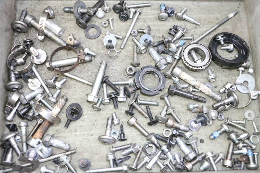 photo de WOREK ŚRUB I WKRĘTÓW SUZUKI GSR 750 (2011 - 2017) - Szczegół części