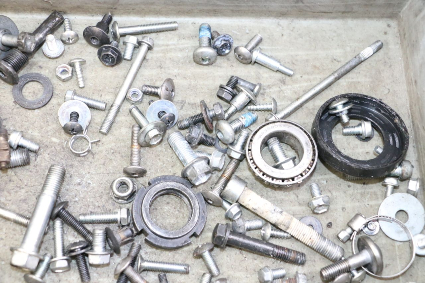 photo de WOREK ŚRUB I WKRĘTÓW SUZUKI GSR 750 (2011 - 2017) - Inny kąt widzenia