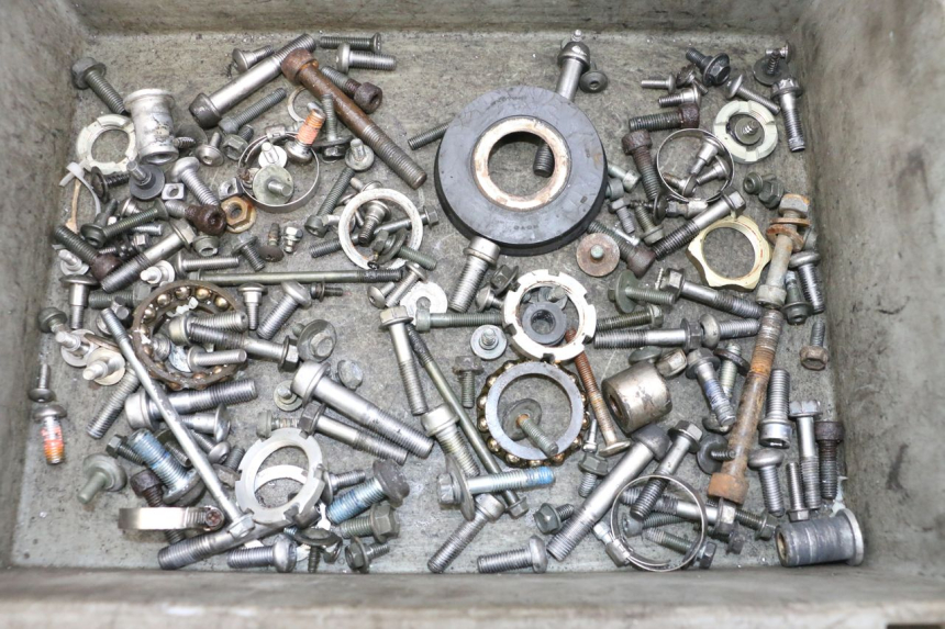 photo de WOREK ŚRUB I WKRĘTÓW SUZUKI GSXR GSX-R 1000 (2003 - 2004) - Widok główny