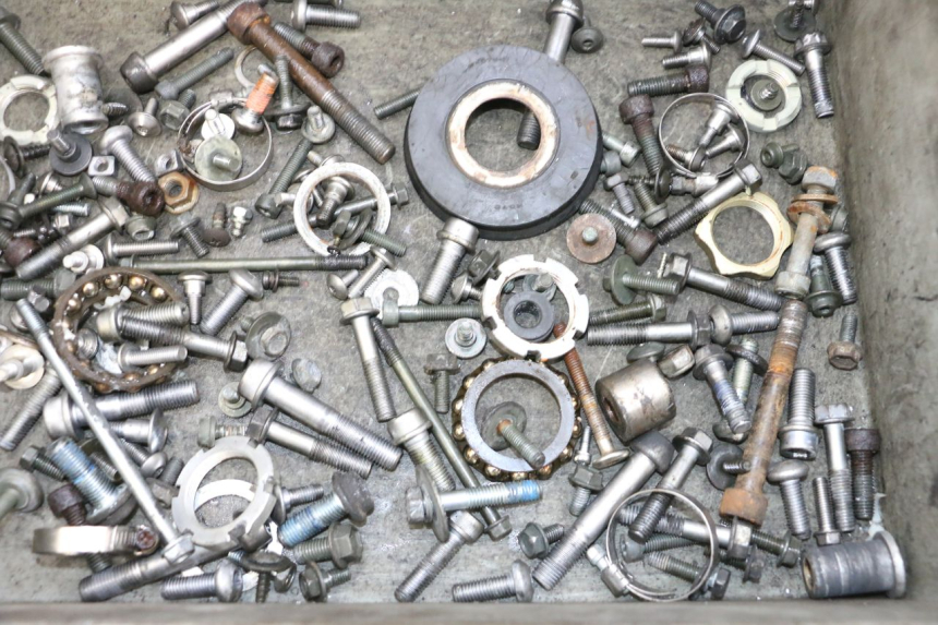 photo de WOREK ŚRUB I WKRĘTÓW SUZUKI GSXR GSX-R 1000 (2003 - 2004) - Szczegół części