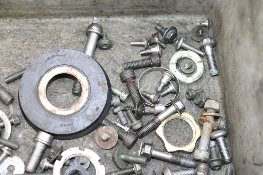 photo de WOREK ŚRUB I WKRĘTÓW SUZUKI GSXR GSX-R 1000 (2003 - 2004) - Widok ogólny