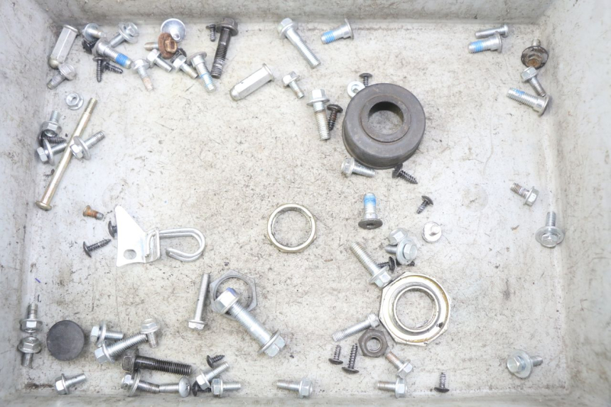 photo de TORBA ZESTAW ŚRUB I WKRĘTÓW JM MOTORS GT LINE 4T 50 (2021 - 2023) - Widok główny