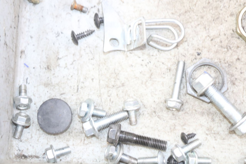 photo de TORBA ZESTAW ŚRUB I WKRĘTÓW JM MOTORS GT LINE 4T 50 (2021 - 2023) - Szczegół części