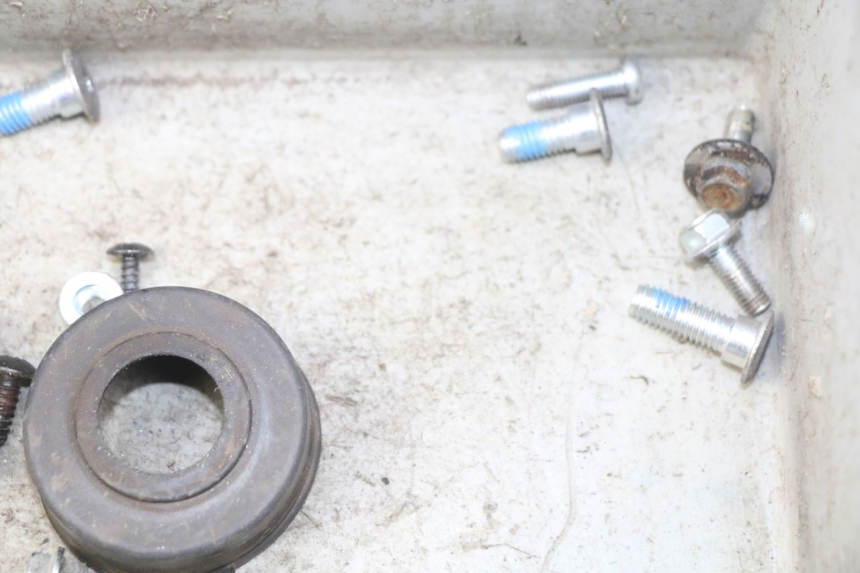 photo de TORBA ZESTAW ŚRUB I WKRĘTÓW JM MOTORS GT LINE 4T 50 (2021 - 2023) - Inny kąt widzenia