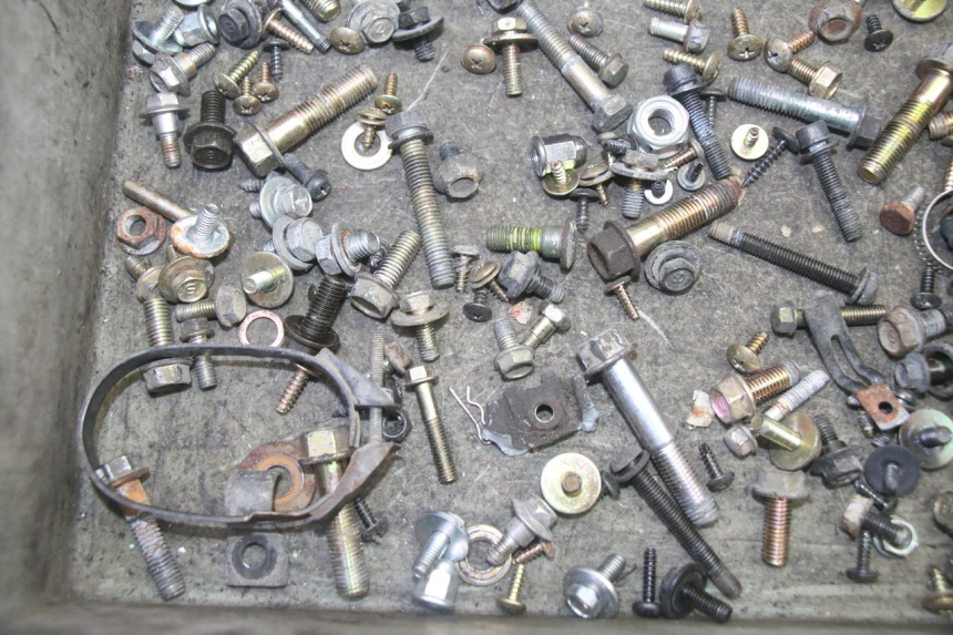 photo de WOREK ŚRUB I WKRĘTÓW SYM GTS EVO 125 (2009 - 2013) - Inny kąt widzenia