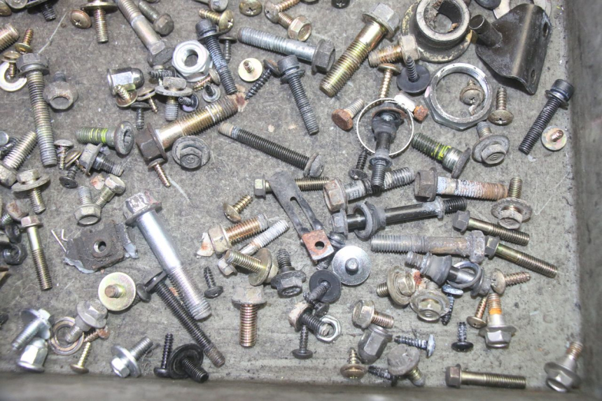 photo de WOREK ŚRUB I WKRĘTÓW SYM GTS EVO 125 (2009 - 2013) - Zbliżenie techniczne