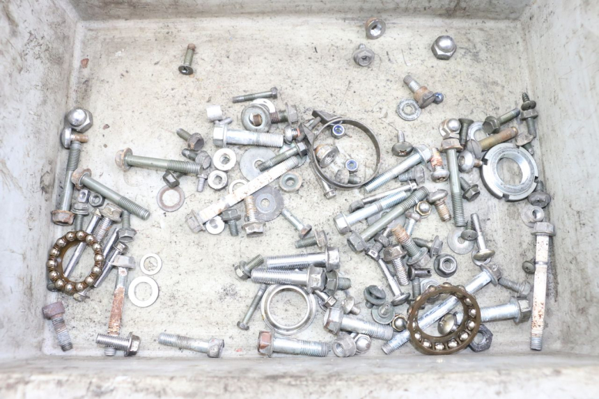 photo de WOREK ŚRUB I WKRĘTÓW SUZUKI GZ MARAUDER 125 (1998 - 2004) - Widok główny