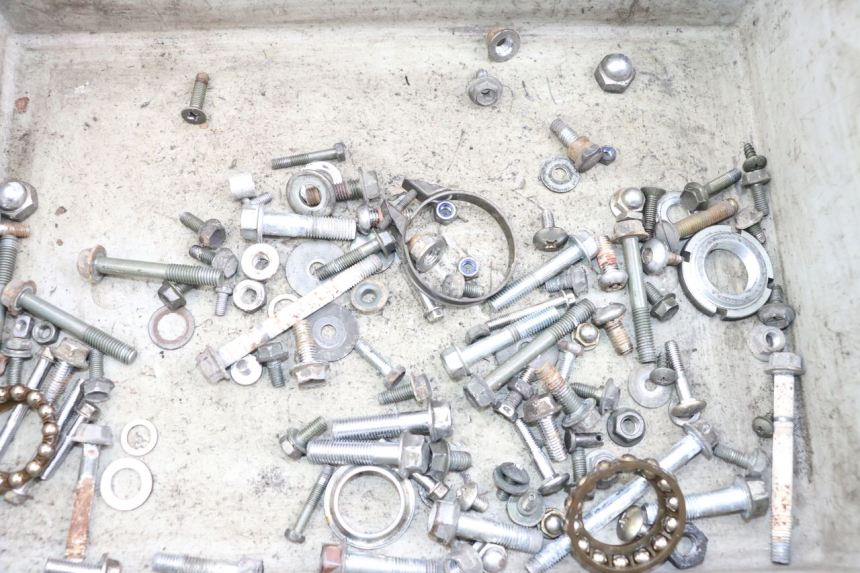 photo de WOREK ŚRUB I WKRĘTÓW SUZUKI GZ MARAUDER 125 (1998 - 2004) - Szczegół części