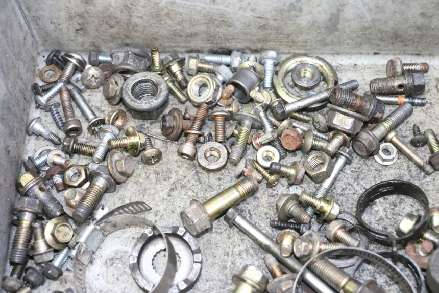 photo de WOREK ŚRUB I WKRĘTÓW DAELIM HISTORY 125 (2001 - 2002) - Zbliżenie techniczne