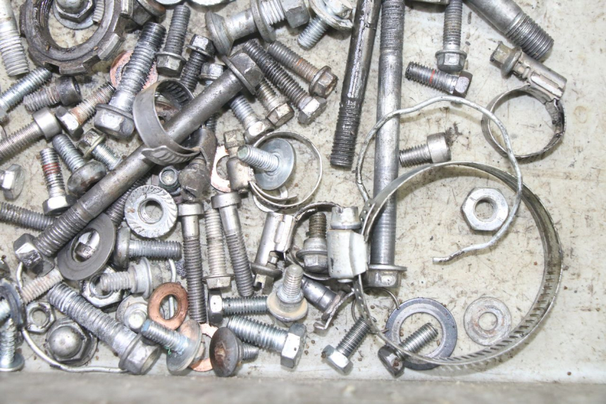 photo de WOREK ŚRUB I WKRĘTÓW HONDA CR 85 (2003 - 2007) - Zbliżenie techniczne