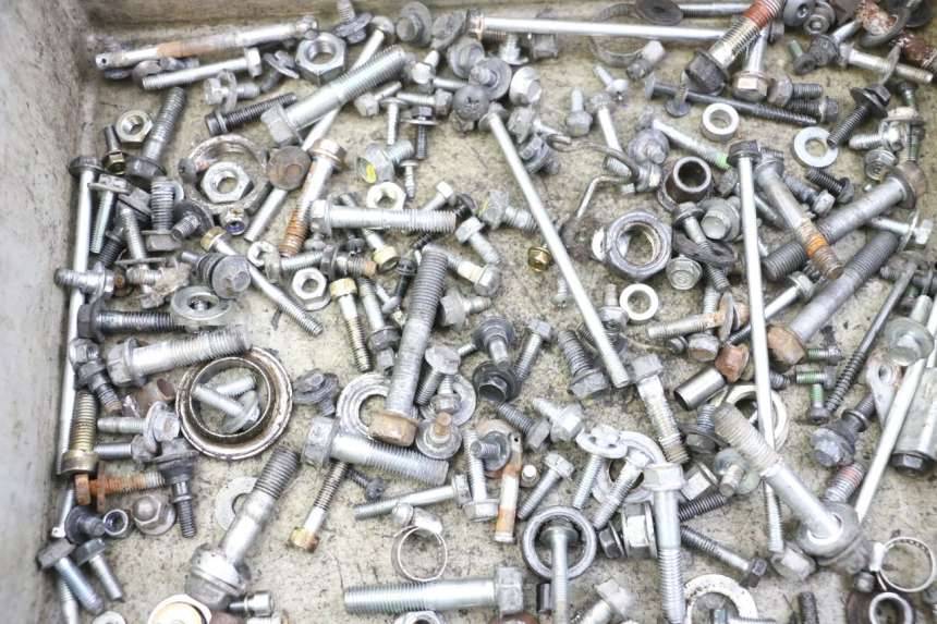 photo de WOREK Z ŚRUBAMI I ELEMENTAMI ZŁĄCZNYMI HONDA FES S-WING SWING ABS 125 (2007 - 2015) - Szczegół części