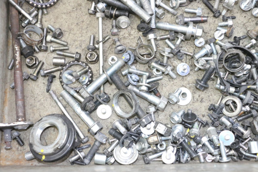 photo de WOREK Z ŚRUBAMI I WKRĘTAMI HONDA FORZA 125 (2021 - 2025) - Szczegół części