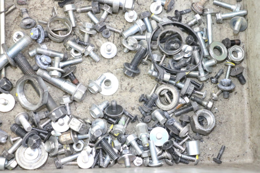 photo de WOREK Z ŚRUBAMI I WKRĘTAMI HONDA FORZA 125 (2021 - 2025) - Inny kąt widzenia