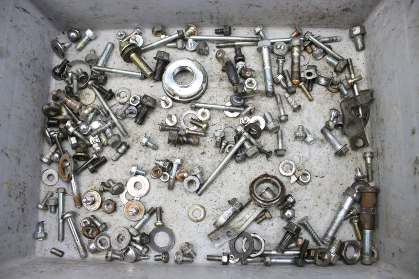 photo de TORBA ZESTAW ŚRUB I WKRĘTÓW SYM HUSKY 125 (1999 - 2005) - Szczegół części