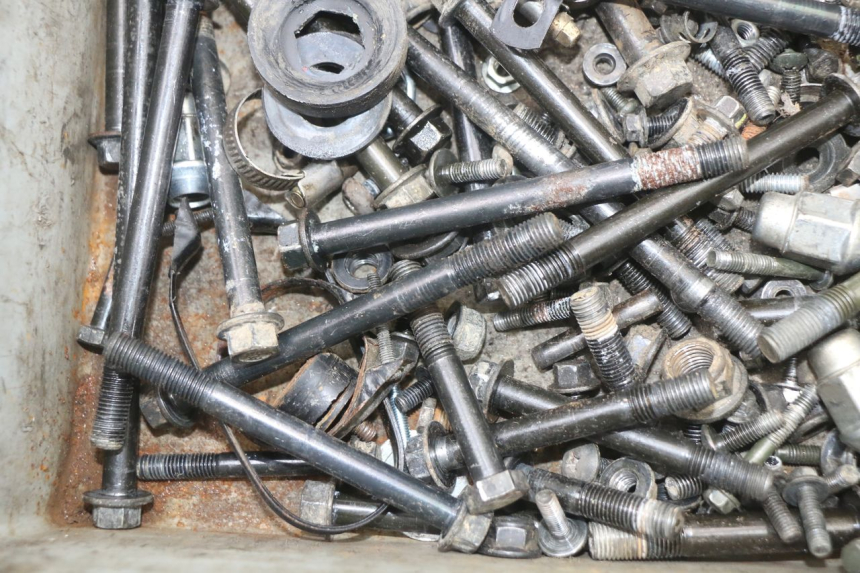 photo de WOREK ŚRUB I WKRĘTÓW HYTRACK HY S 4X4 410 (2013 - 2016) - Inny kąt widzenia