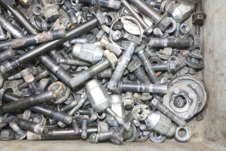 photo de WOREK ŚRUB I WKRĘTÓW HYTRACK HY S 4X4 410 (2013 - 2016) - Zbliżenie techniczne