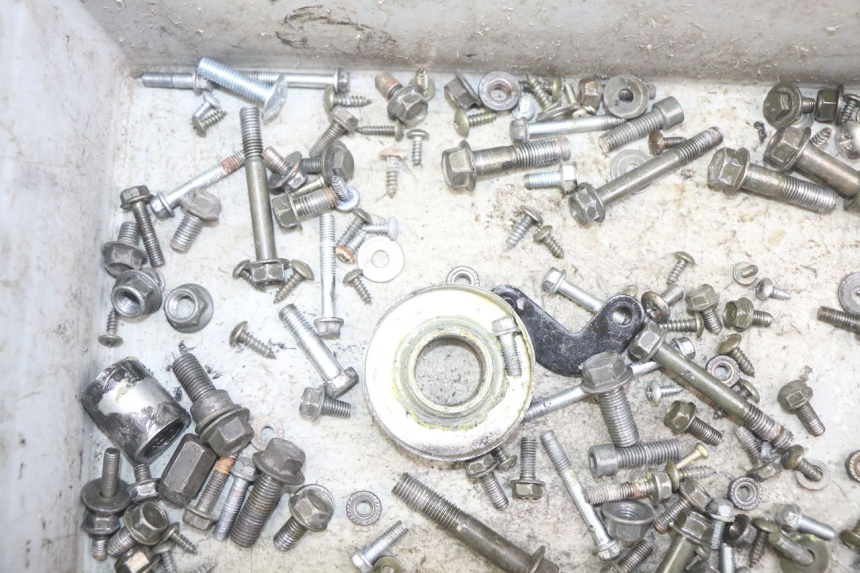 photo de WOREK ŚRUB I WKRĘTÓW REVATTO IMPERATOR 125 (2007 - 2015) - Zbliżenie techniczne