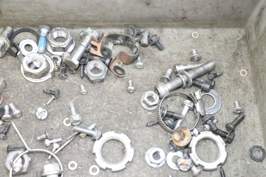 photo de WOREK ŚRUB I WKRĘTÓW YAMAHA JOG R 50 (2004 - 2014) - Inny kąt widzenia